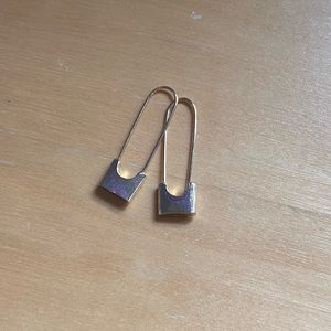 ⚡️Small Gold safety pin earrings⚡️